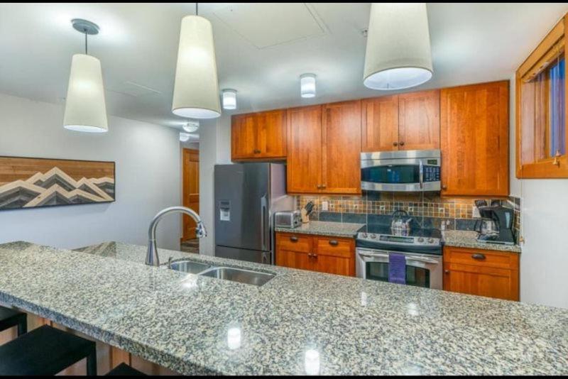 Snowmass Mountain Lodge: Luxury Ski-in/ski-out Apartment Aspen