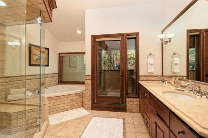 Holiday home Premier In, Out 2 Bedroom Colorado Vacation Steps From The Slopes With Hot Tub And Pool Aspen