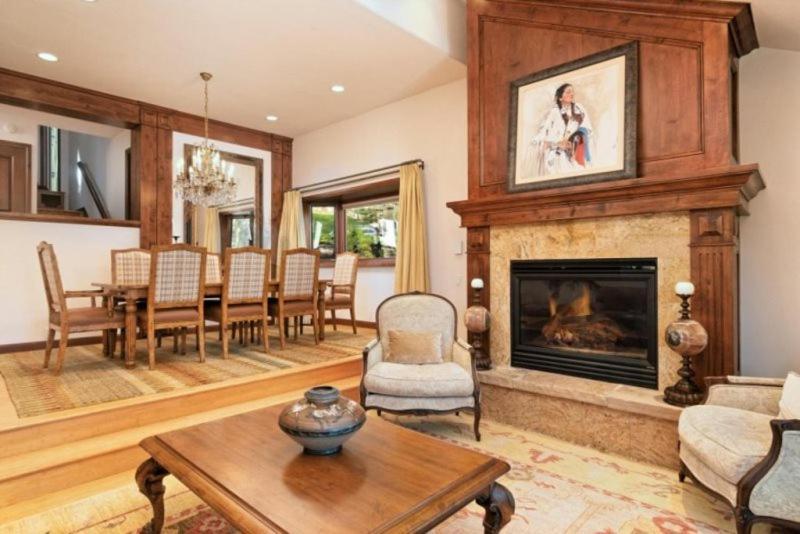 Premier In, Out 2 Bedroom Colorado Vacation Steps From The Slopes With Hot Tub And Pool Holiday home