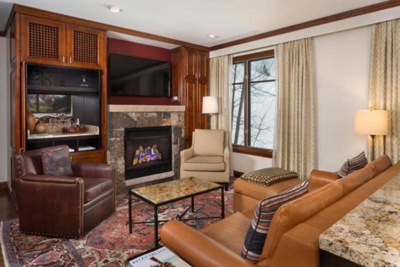 Apartment Ritz-carlton 2 Bedroom In, Out