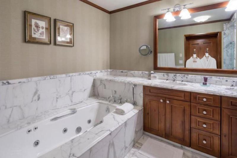 Ritz-carlton 2 Bedroom Apartment