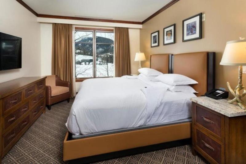 Ritz-carlton 2 Bedroom Apartment