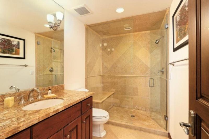 Premier In, Out 2 Bedroom Colorado Vacation Steps From The Slopes With Hot Tub And Pool *