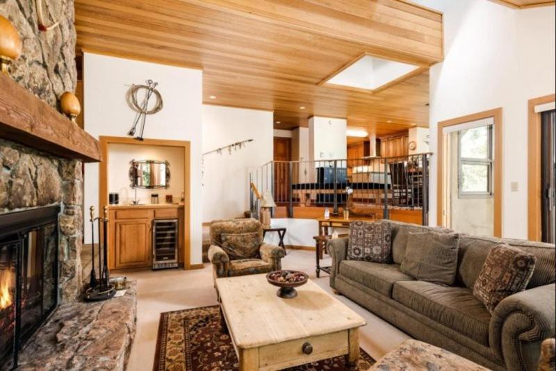 Slope-side Luxury: Two-bedroom Retreat With Hot Tub * Aspen