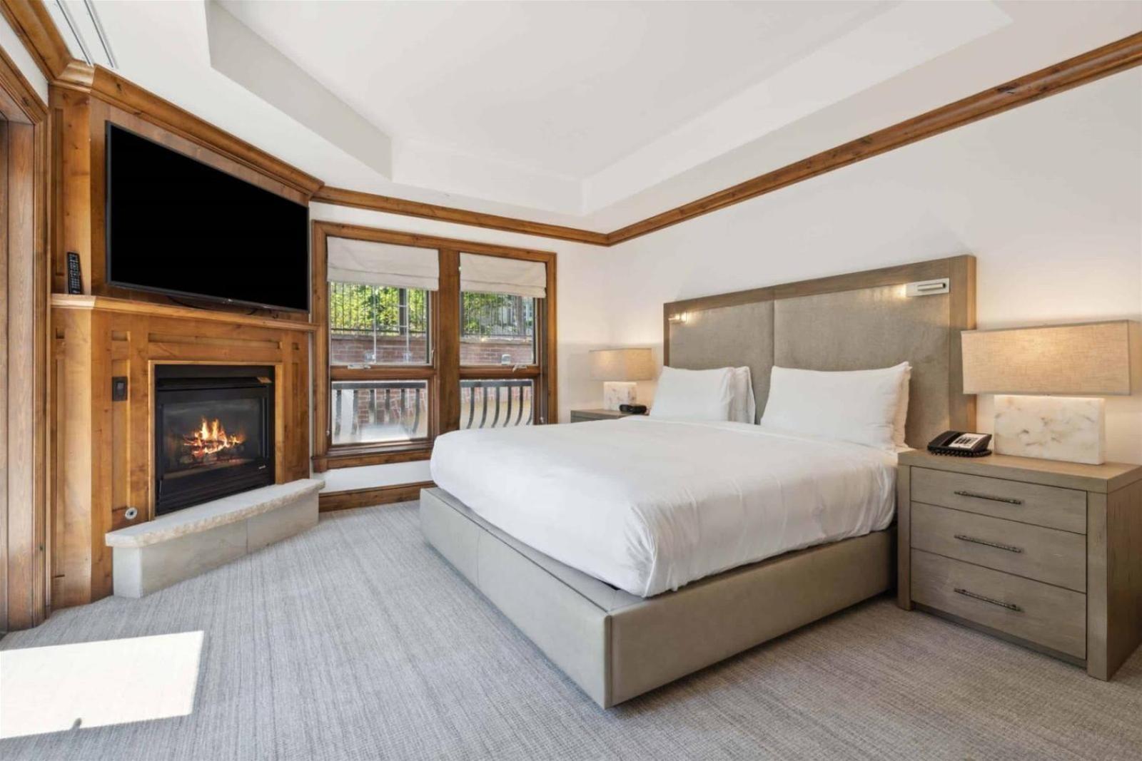Mountain Residences, 2 Bedroom Luxury Club Apartment Aspen