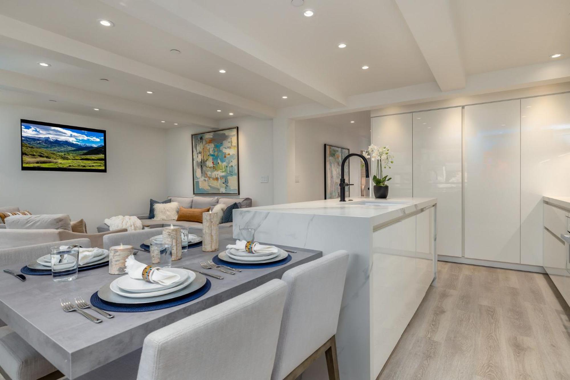 Renovated 2br - Walk To Gondola