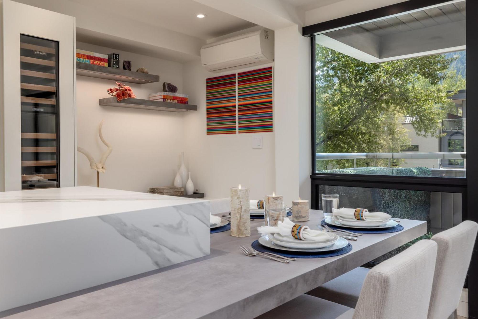 Apartment Renovated 2br - Walk To Gondola *