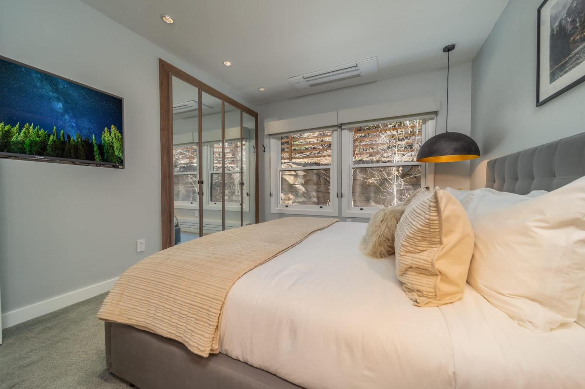New Listing Renovated 3br With Ac & Pool Apartment