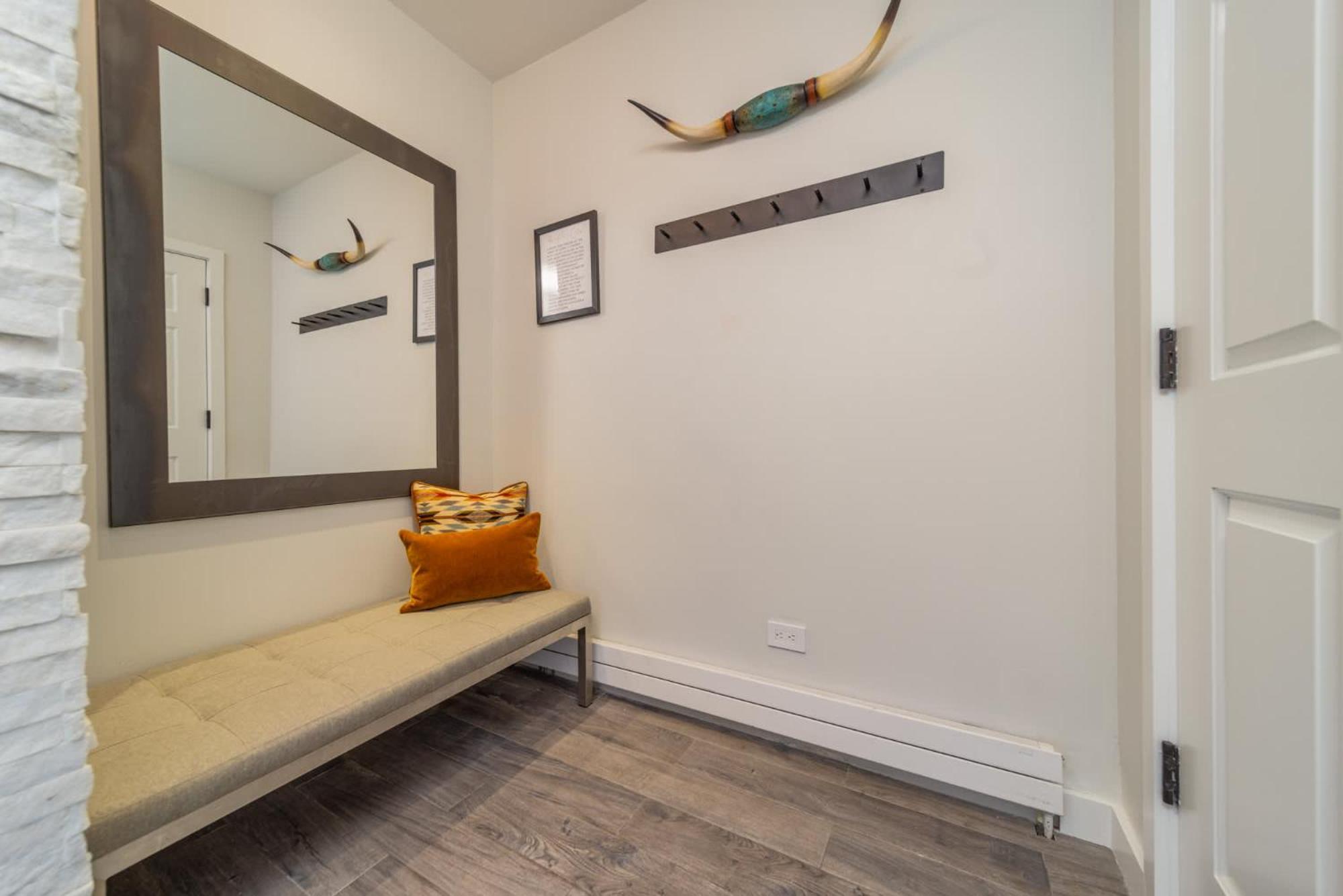 Apartment New Listing Renovated 3br With Ac & Pool *