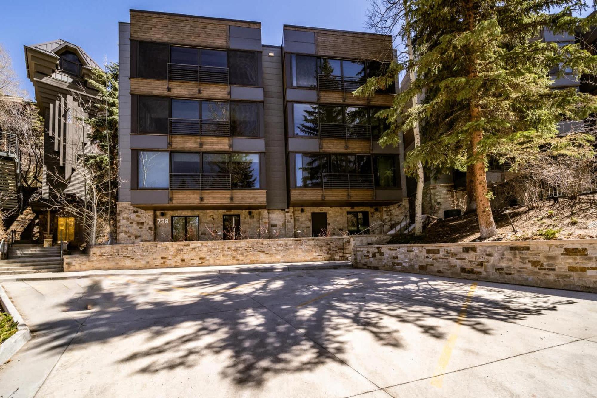 New Listing Renovated 3br With Ac & Pool Apartment