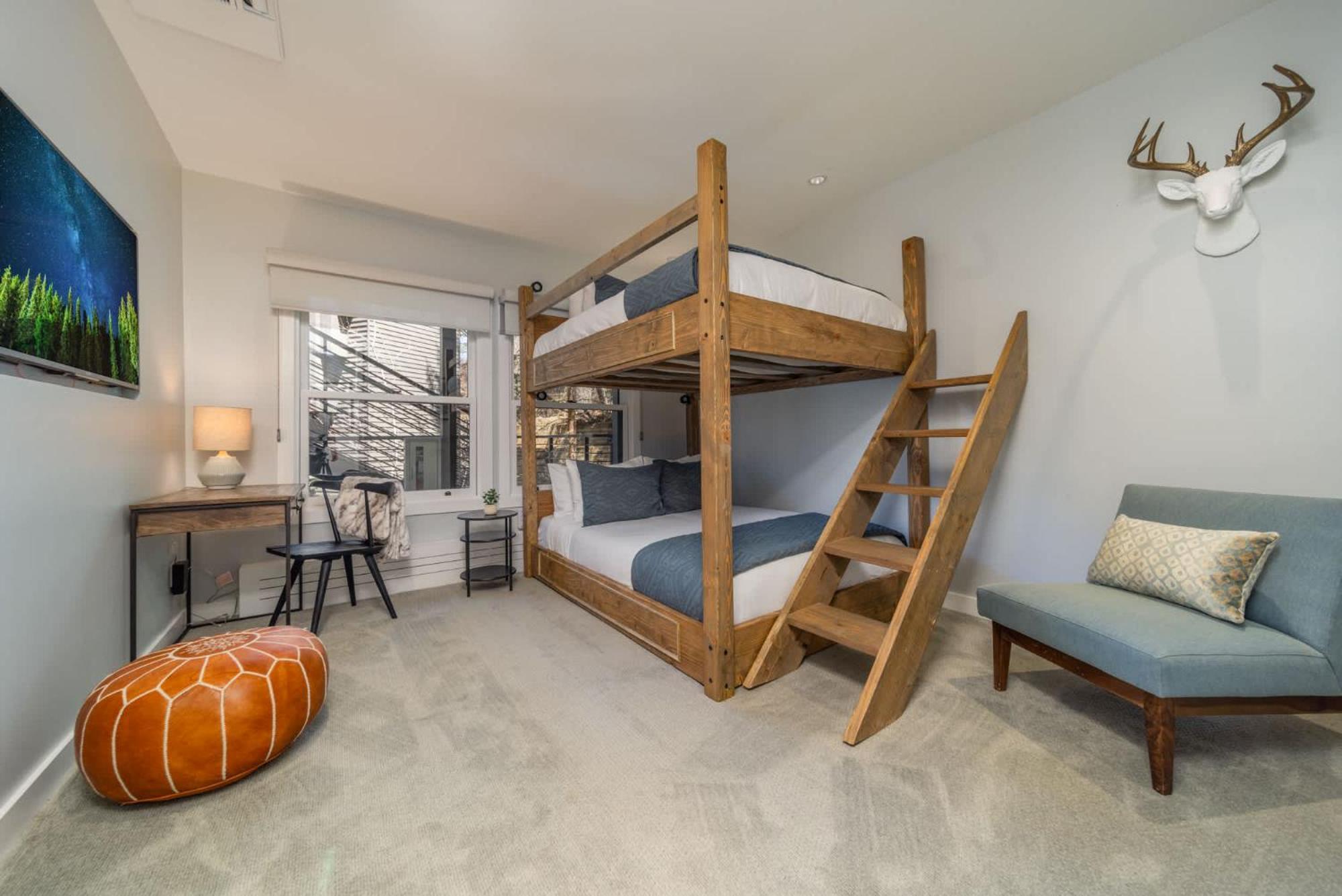 Apartment New Listing Renovated 3br With Ac & Pool