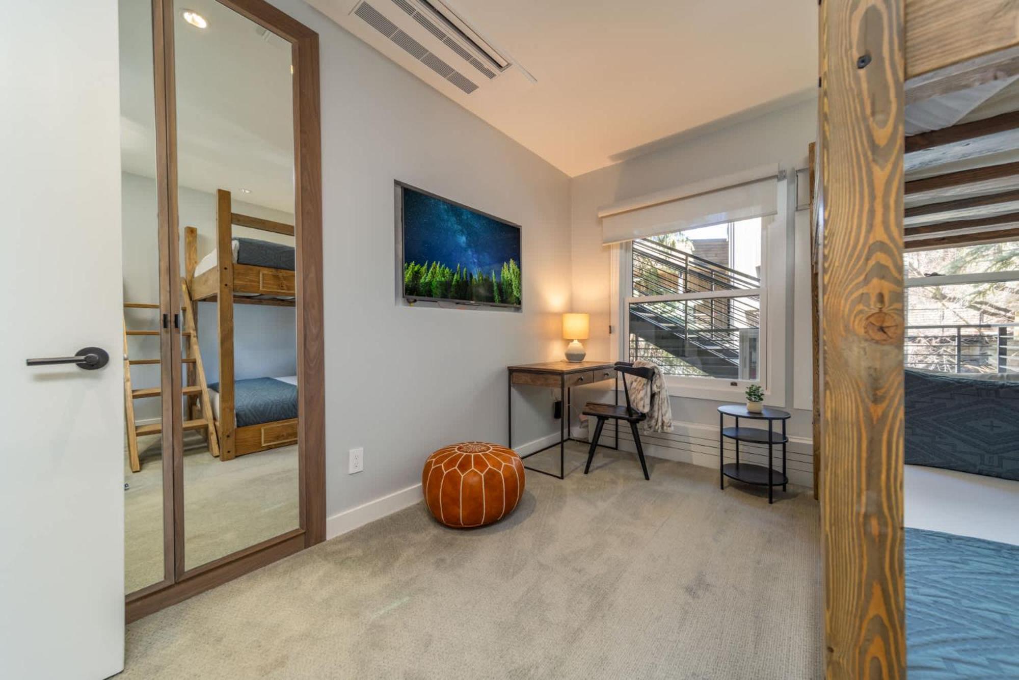 New Listing Renovated 3br With Ac & Pool Apartment *