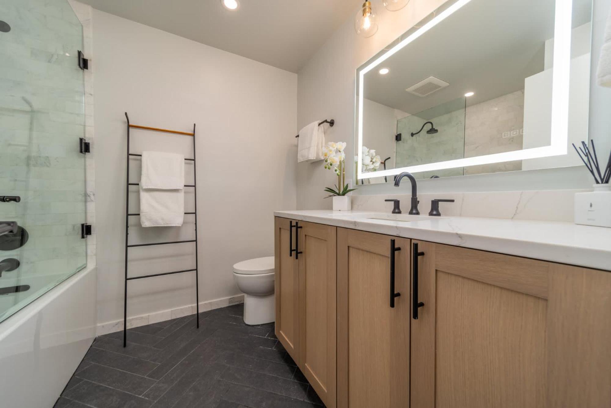 New Listing Renovated 3br With Ac & Pool *