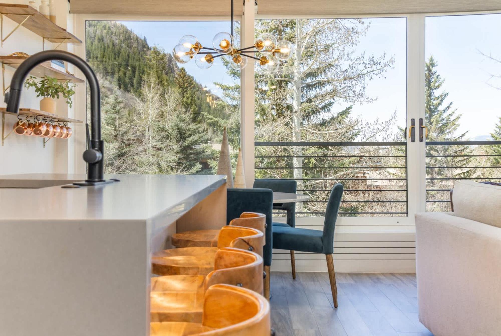 New Listing Renovated 3br With Ac & Pool Apartment Aspen