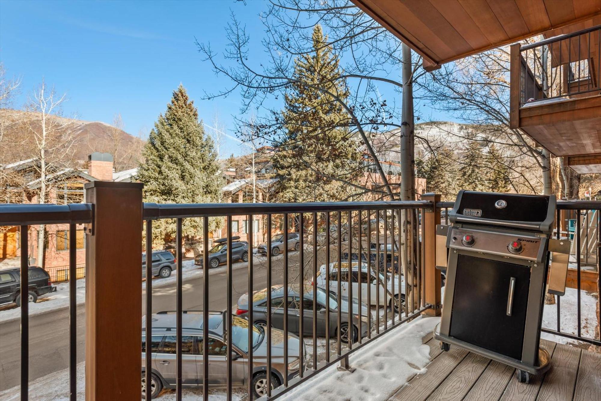New Listing Renovated 2 Bedroom W Ac Apartment