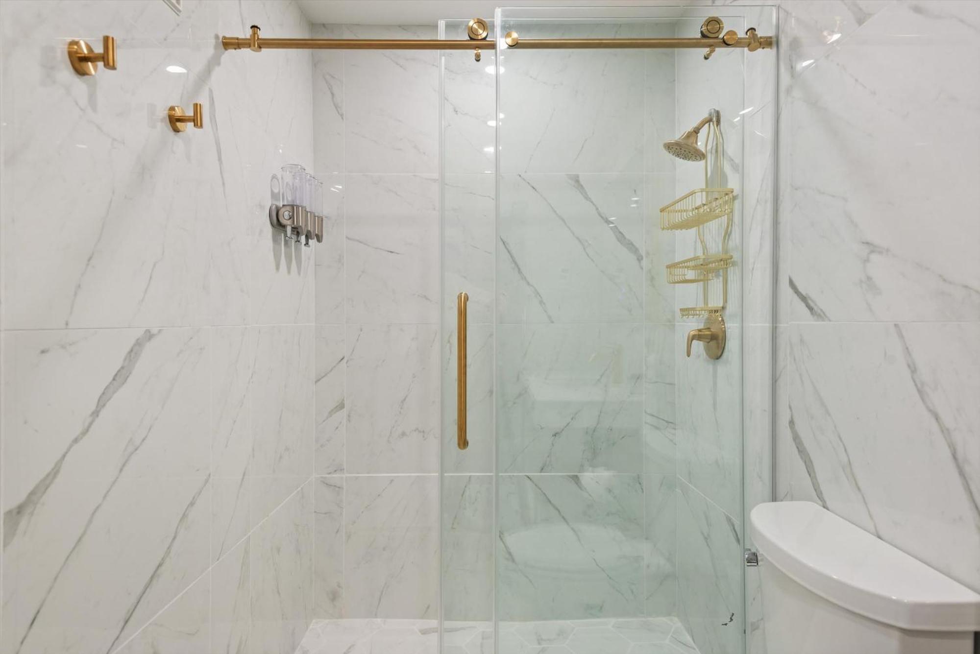 Apartment New Listing Renovated 2 Bedroom W Ac