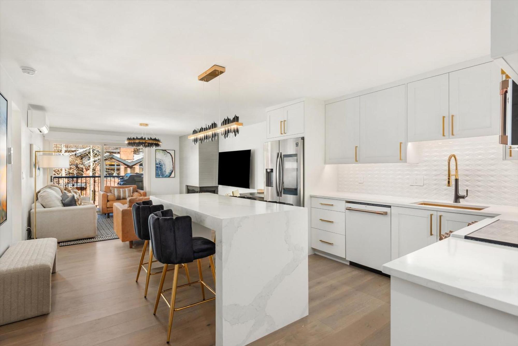 New Listing Renovated 2 Bedroom W Ac Apartment *