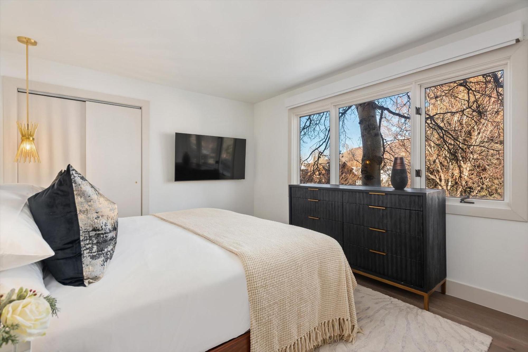 New Listing Renovated 2 Bedroom W Ac * Aspen