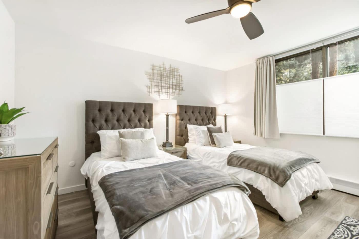 Designer 2 Bedroom On River With Pool - Walk To Town! Aspen