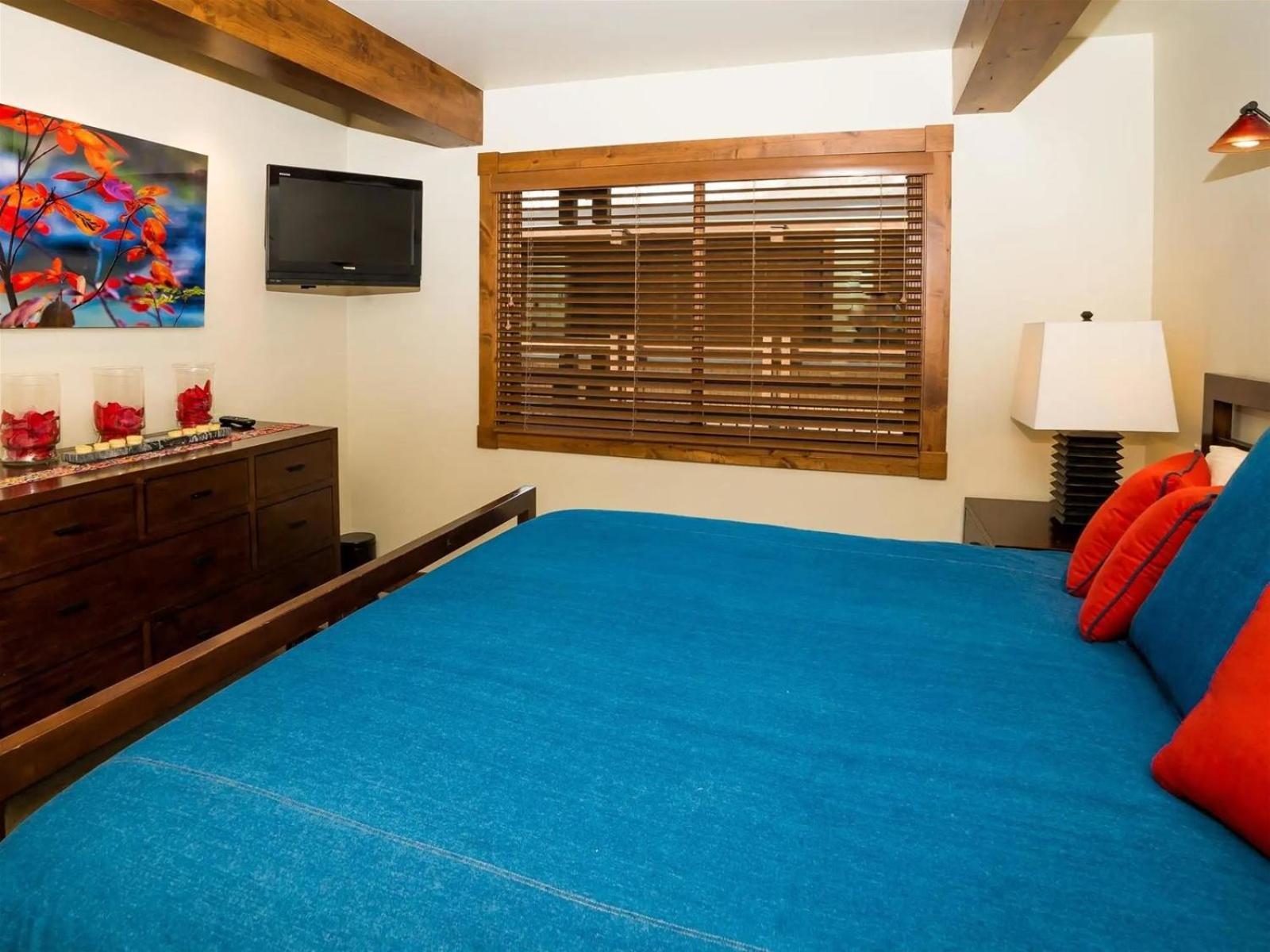 Cozy 1 Bedroom In Heart Of Town - Just 3 Blocks To Silver Queen Gondola Apartment *