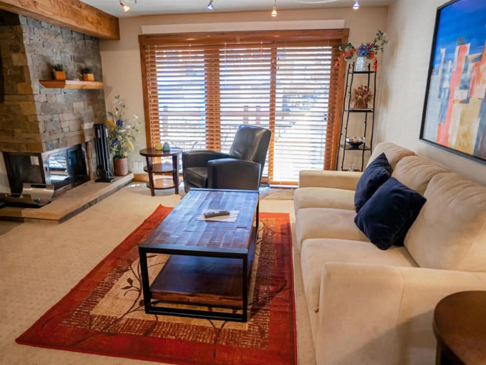 Apartment Cozy 1 Bedroom In Heart Of Town - Just 3 Blocks To Silver Queen Gondola