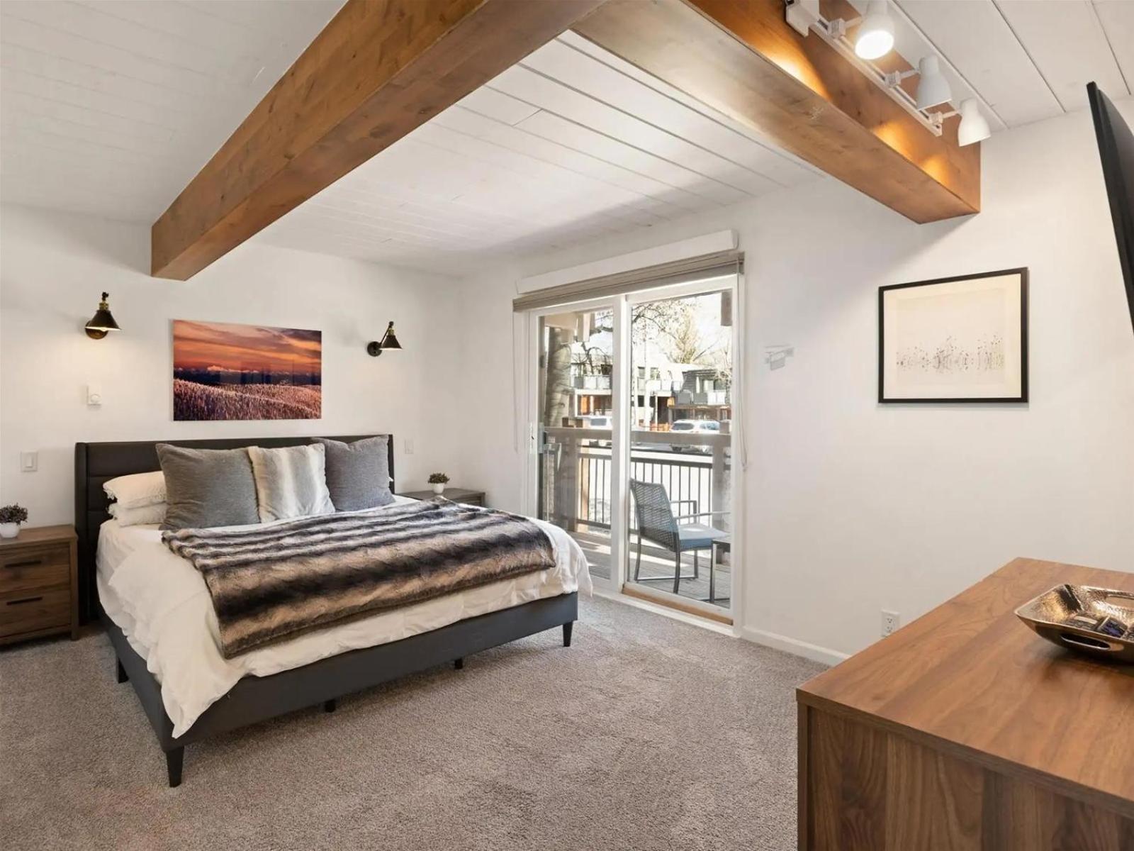 Apartment 2 Bedroom At Historic Lift 1a In Downtown *