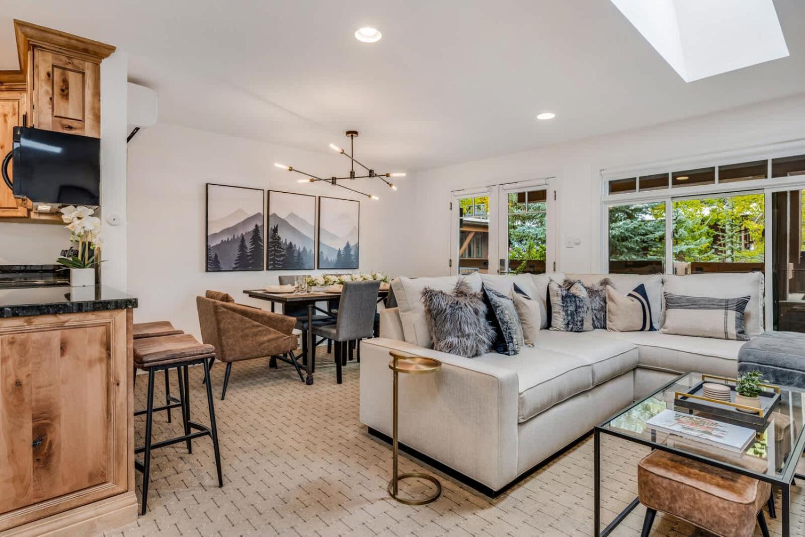New Listing 3br 3ba - Steps To Gondola Apartment *