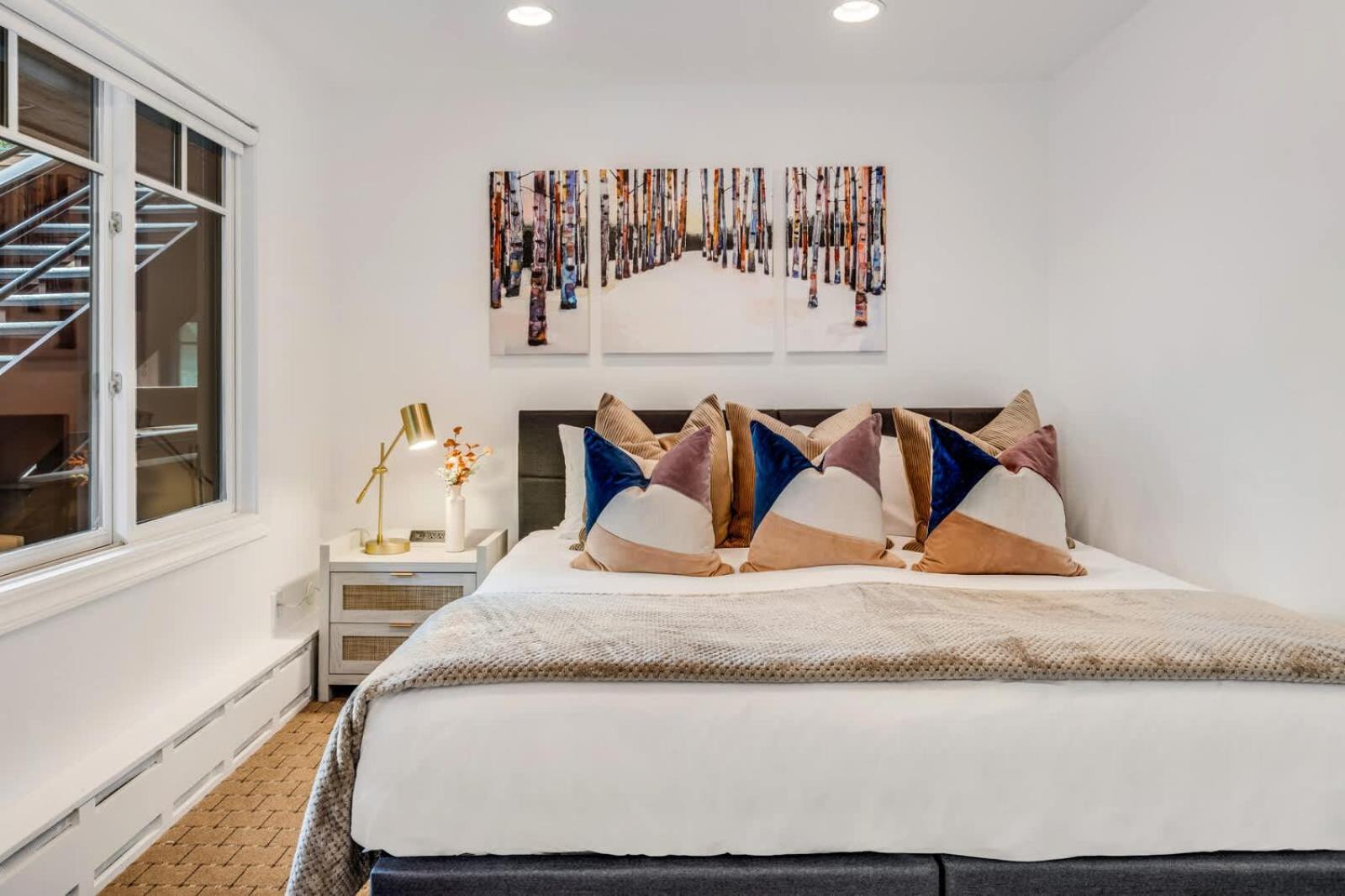 New Listing 3br 3ba - Steps To Gondola Apartment *