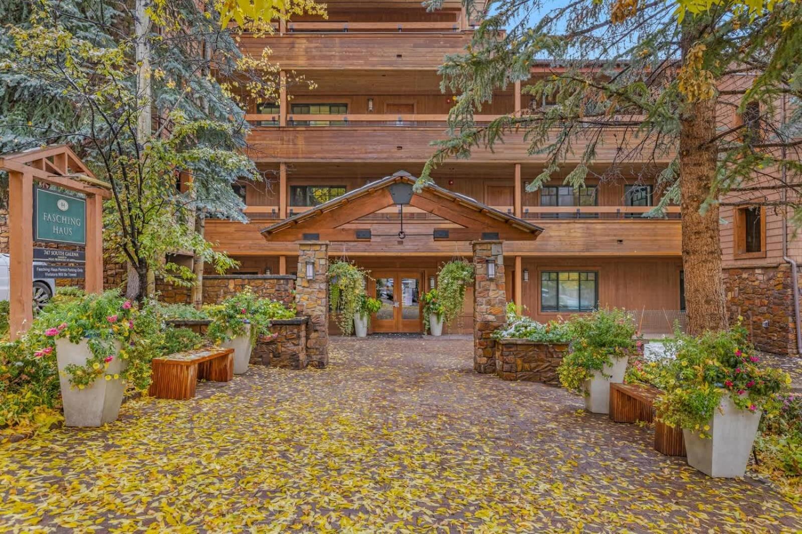 New Listing 3br 3ba - Steps To Gondola *