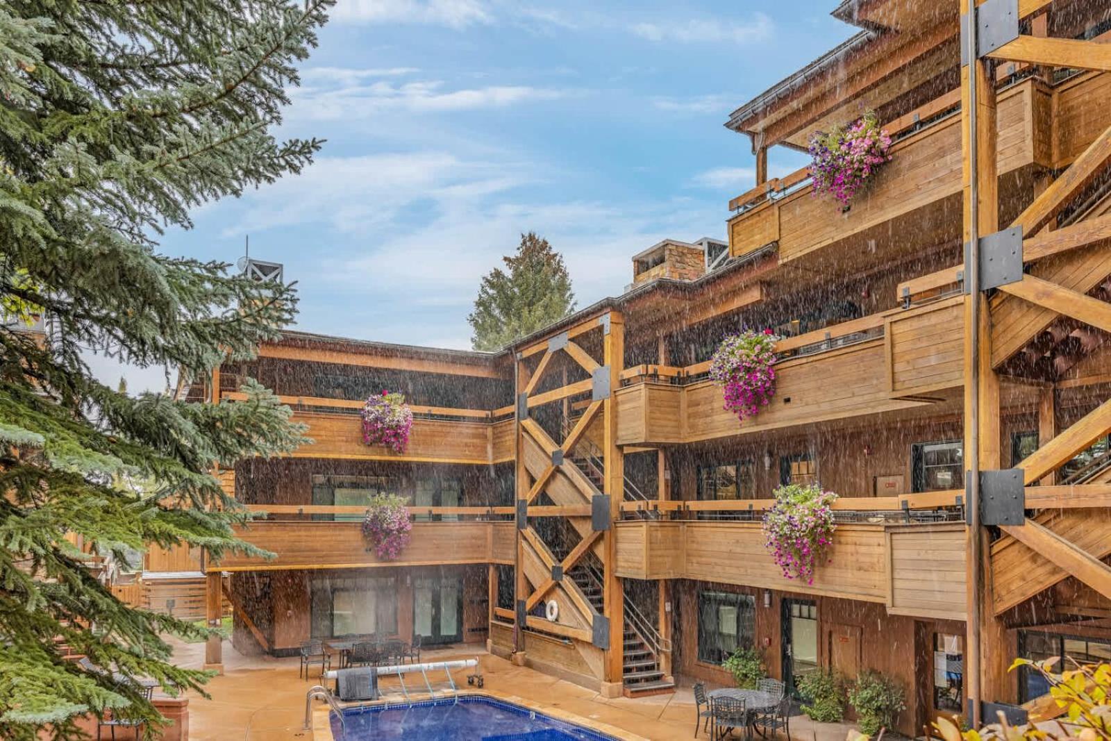 New Listing 3br 3ba - Steps To Gondola