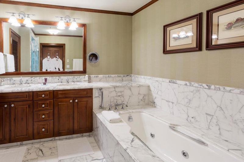 The Ritz-carlton Club, 3 Bedroom Float 5, Ski-in & Ski-out In Highlands Holiday home *