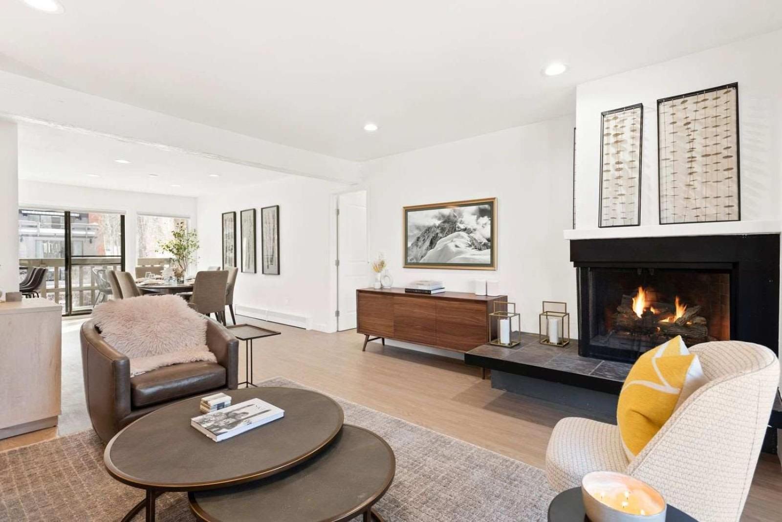 Renovated Riverfront 3 Bedroom 2 Ba With Pool - Walk To Town! *