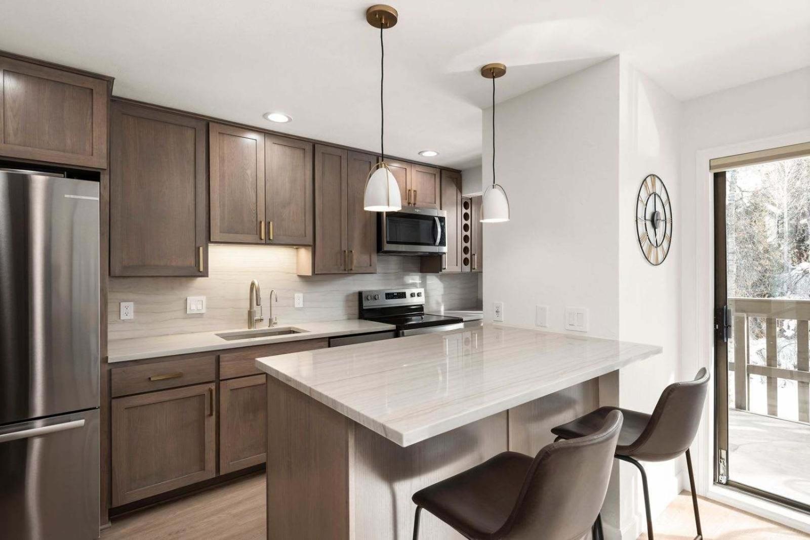 Renovated Riverfront 3 Bedroom 2 Ba With Pool - Walk To Town! * Aspen