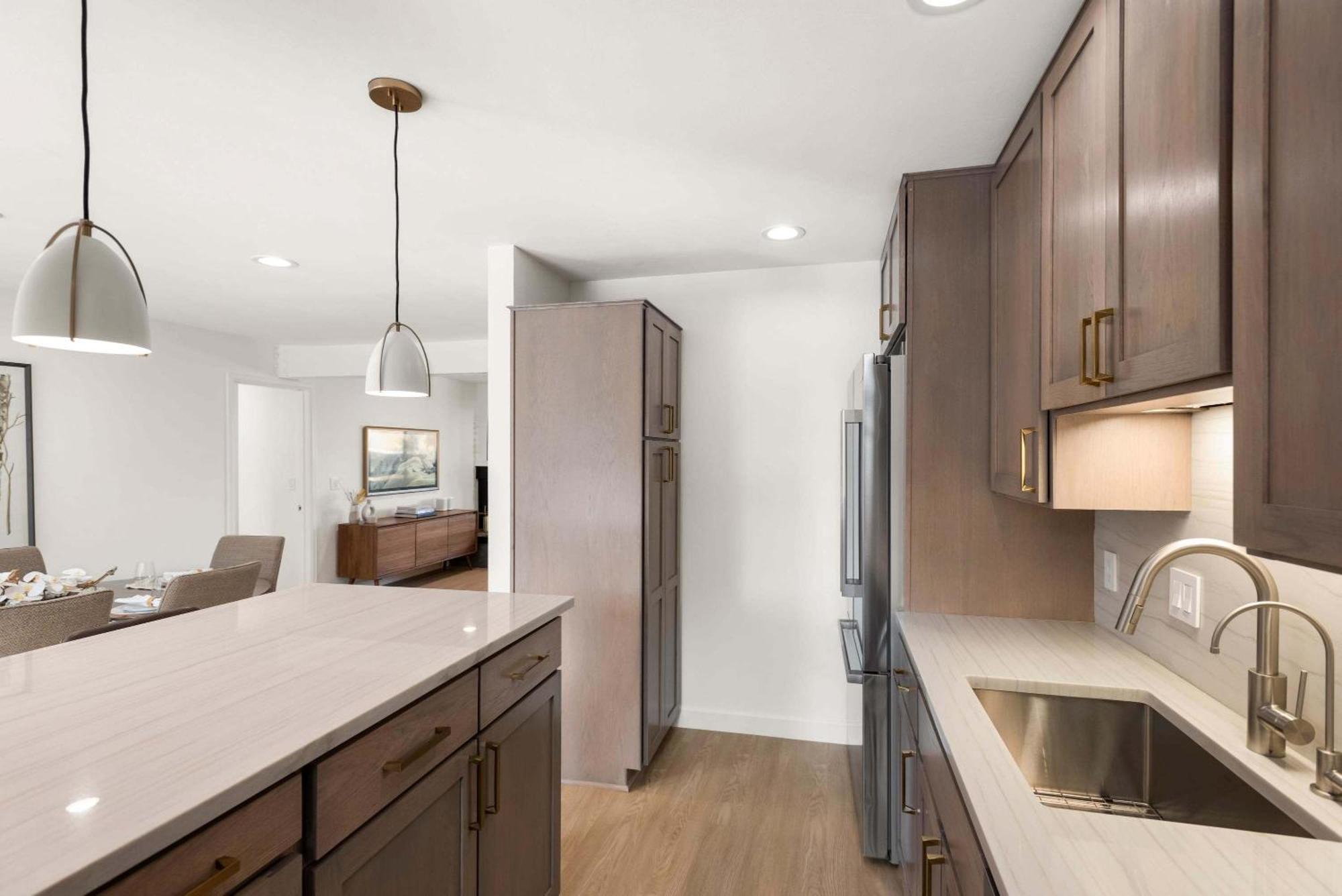 Renovated Riverfront 3 Bedroom 2 Ba With Pool - Walk To Town!