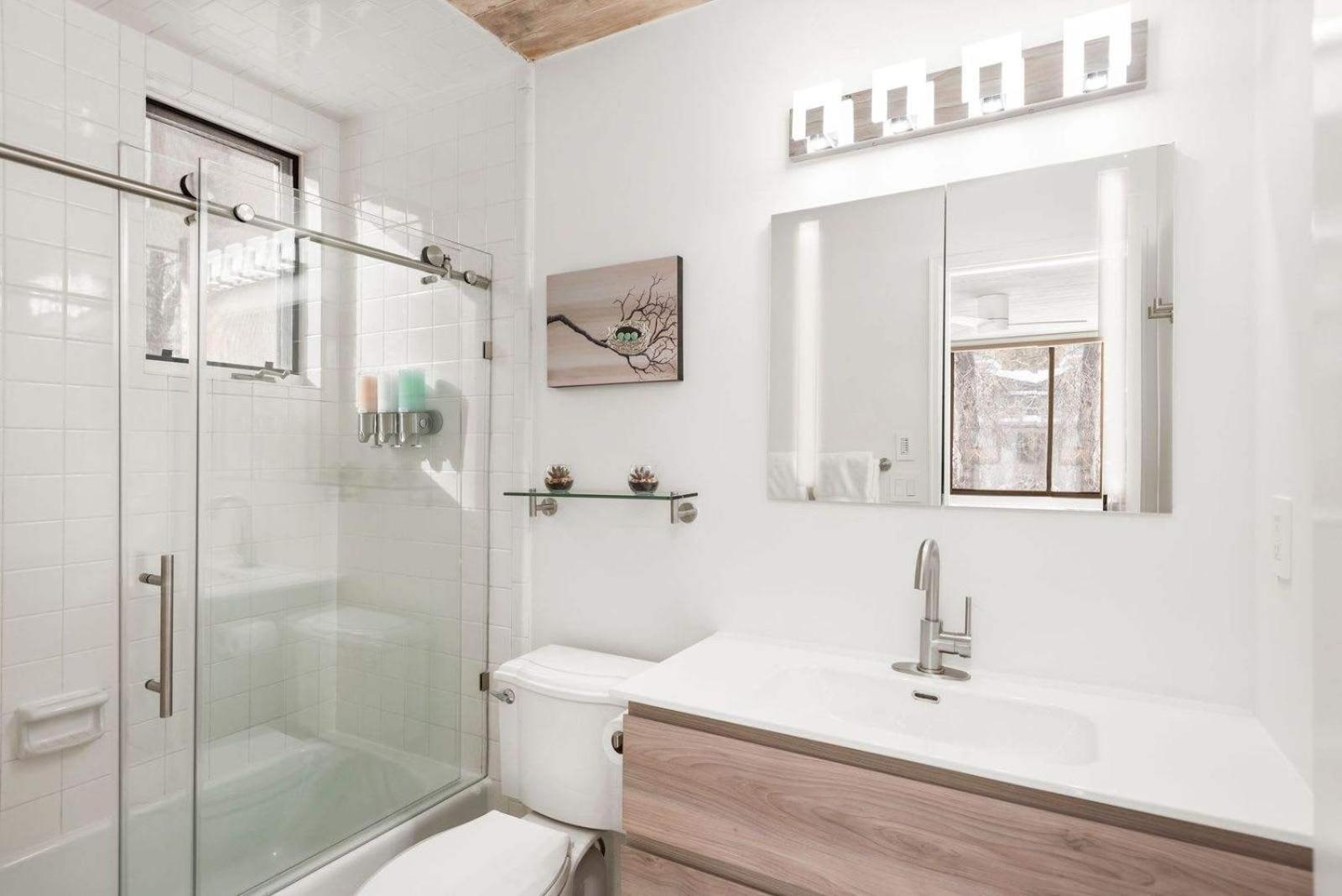 Renovated Riverfront 3 Bedroom 2 Ba With Pool - Walk To Town! Holiday home Aspen