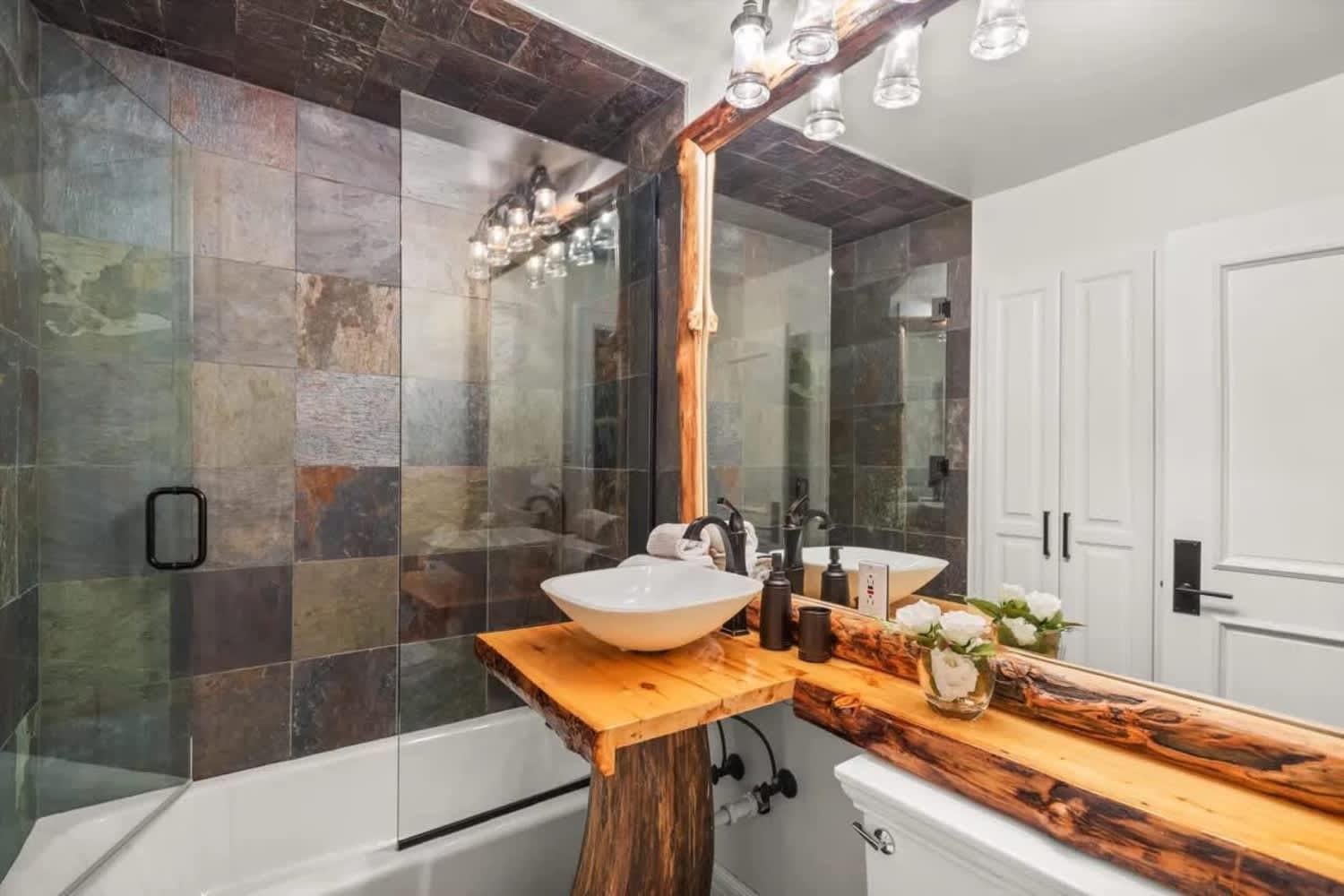 New Listing 3 Bedroom 3 Ba Near Gondola