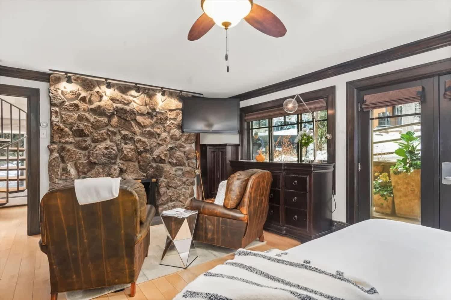 New Listing 3 Bedroom 3 Ba Near Gondola Apartment *