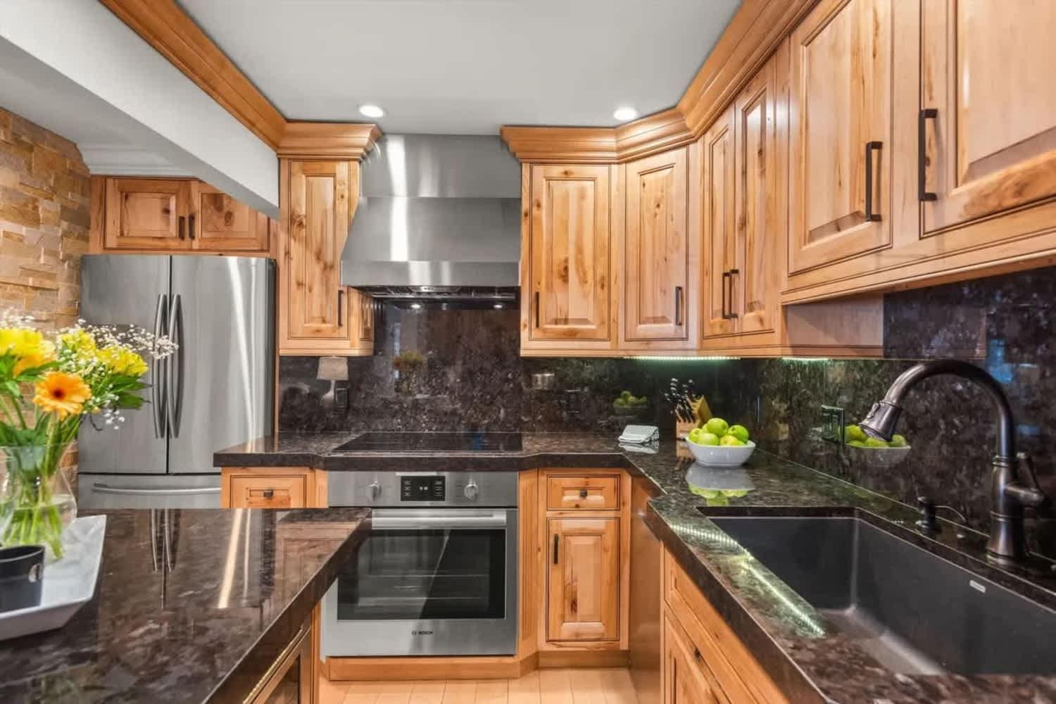 New Listing 3 Bedroom 3 Ba Near Gondola Apartment *