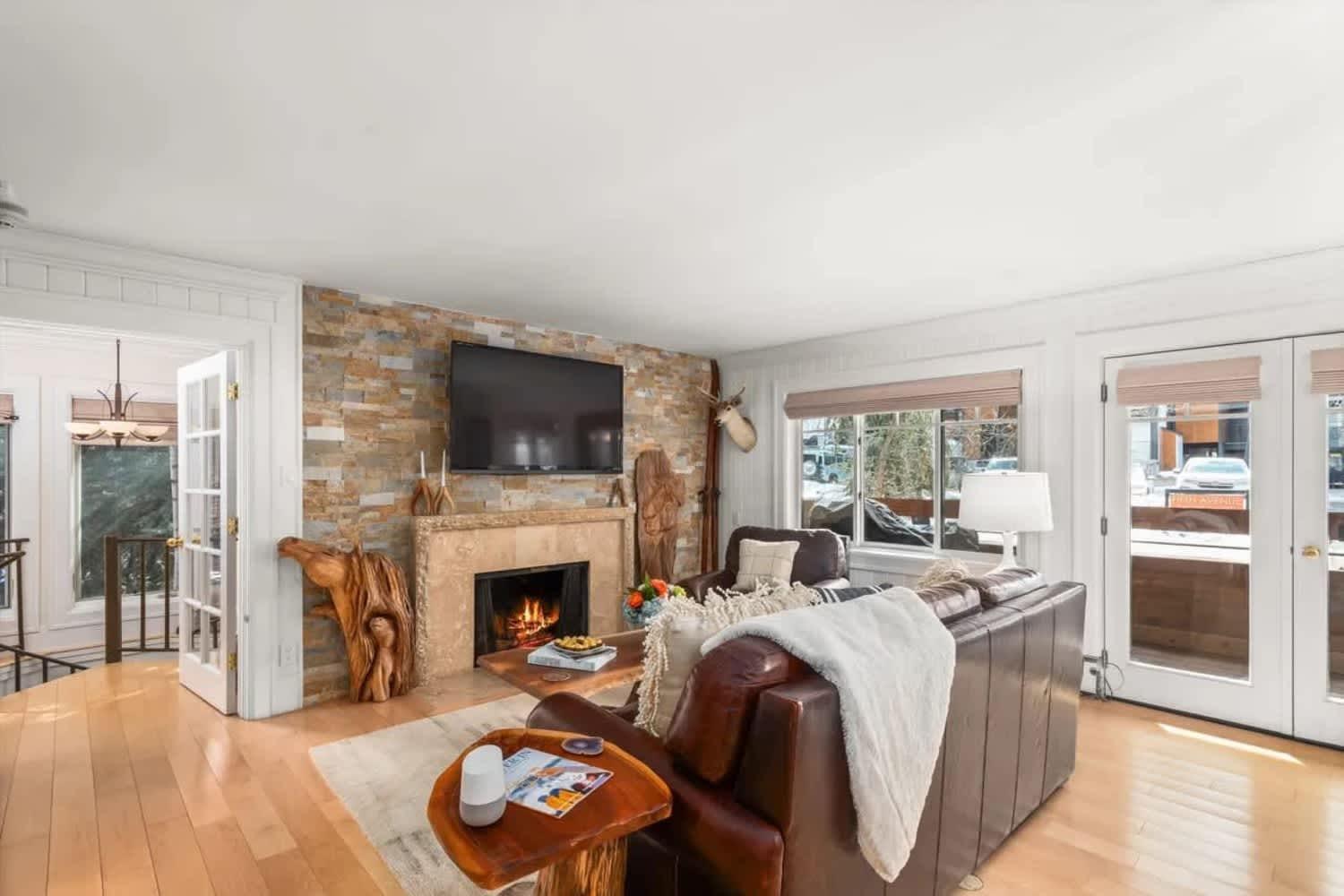 New Listing 3 Bedroom 3 Ba Near Gondola *