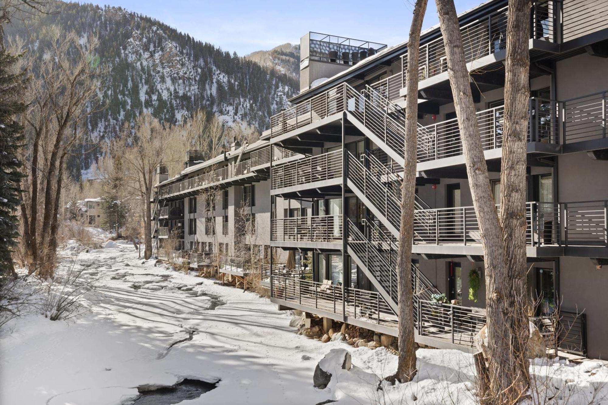 Chateau Roaring Fork 7, Deluxe Overlooking The River, Four Blocks To Downtown Holiday home Aspen