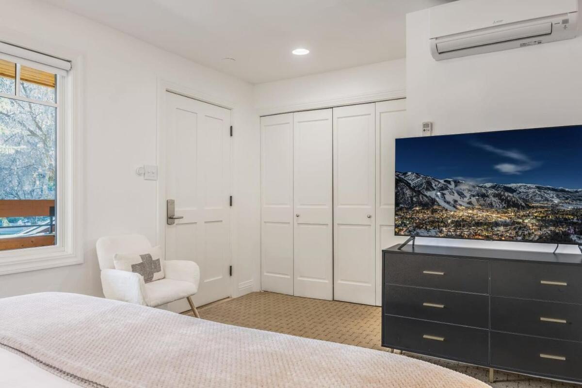 Apartment New Listing 3br 3ba - Steps To Gondola