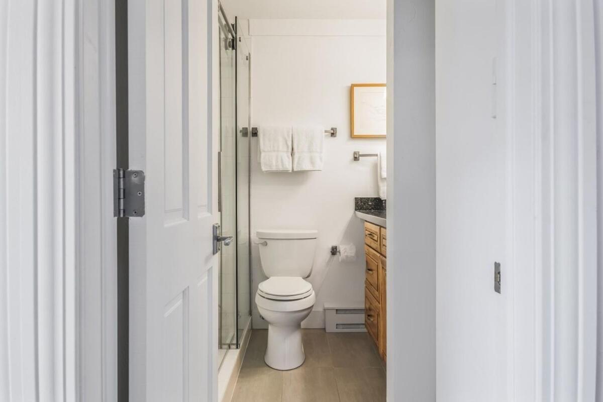Apartment New Listing 3br 3ba - Steps To Gondola *