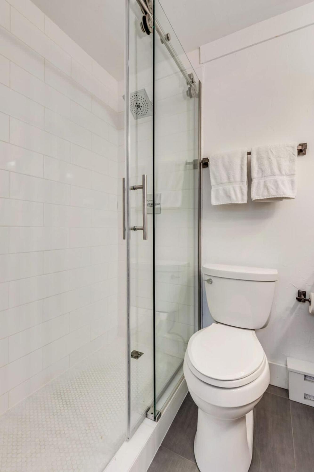 Apartment New Listing 3br 3ba - Steps To Gondola *