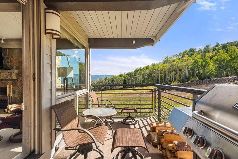 In, Out 3 Bedroom With Mountain Views, Heated Pool, And Hot Tub Access Apartment