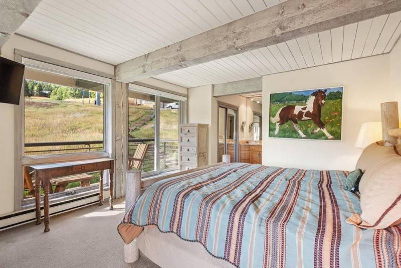 In, Out 3 Bedroom With Mountain Views, Heated Pool, And Hot Tub Access Apartment *