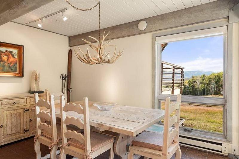 Apartment In, Out 3 Bedroom With Mountain Views, Heated Pool, And Hot Tub Access *