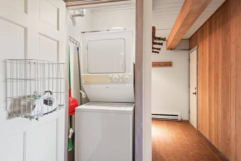 Apartment In, Out 3 Bedroom With Mountain Views, Heated Pool, And Hot Tub Access Aspen