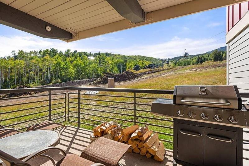 In, Out 3 Bedroom With Mountain Views, Heated Pool, And Hot Tub Access Aspen