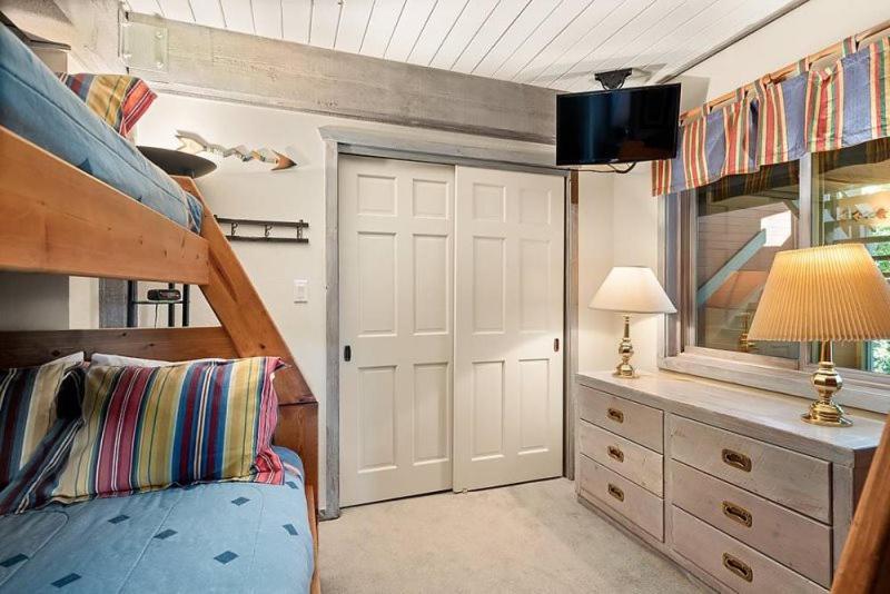 In, Out 3 Bedroom With Mountain Views, Heated Pool, And Hot Tub Access Apartment