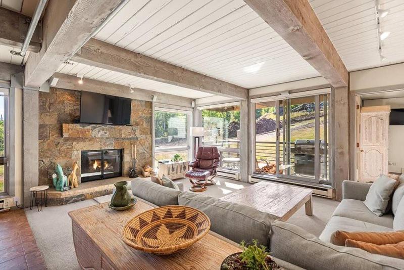 In, Out 3 Bedroom With Mountain Views, Heated Pool, And Hot Tub Access Apartment *